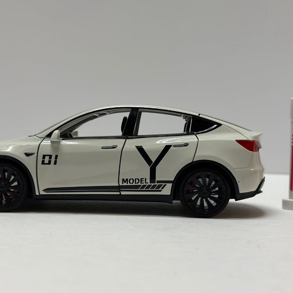 1:24 Tesla Model Y Diecast white headlight and taillight led white. - Picture 2 of 9